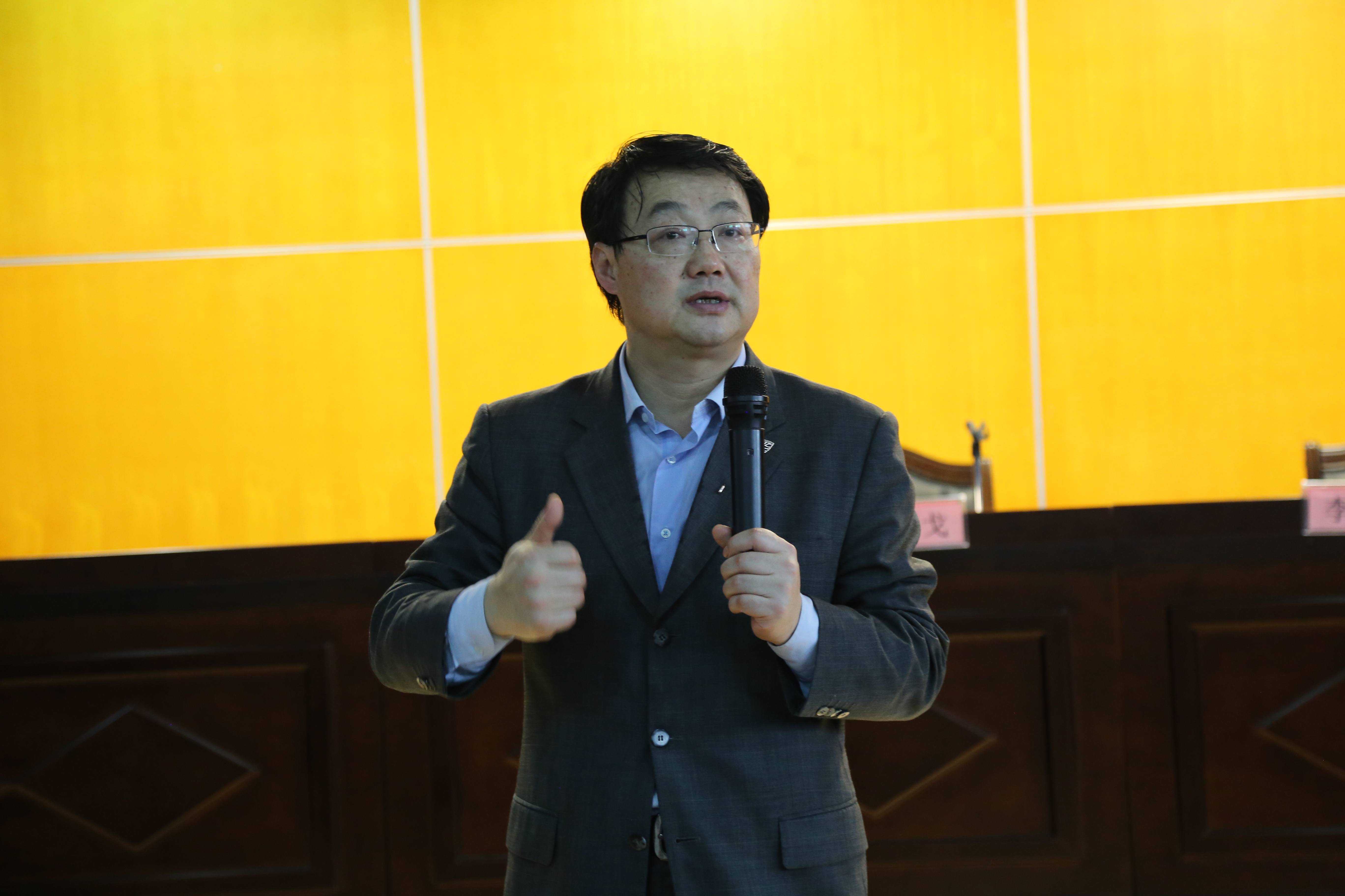人教社教育图书联盟展示基地落户我校