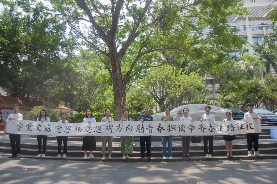手绘百年峥嵘史，不忘初心挥墨行 --记初等教育学院书画比赛活动