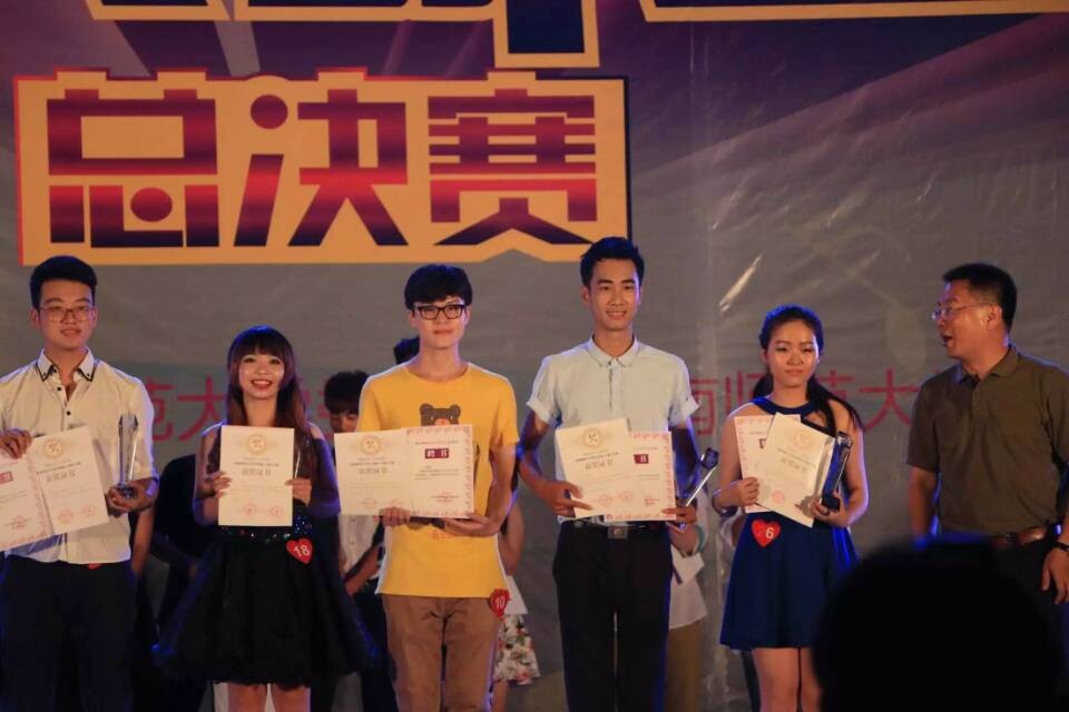 乐动精彩 乐动人生――记校园“十大歌手”总决赛初教学子英姿