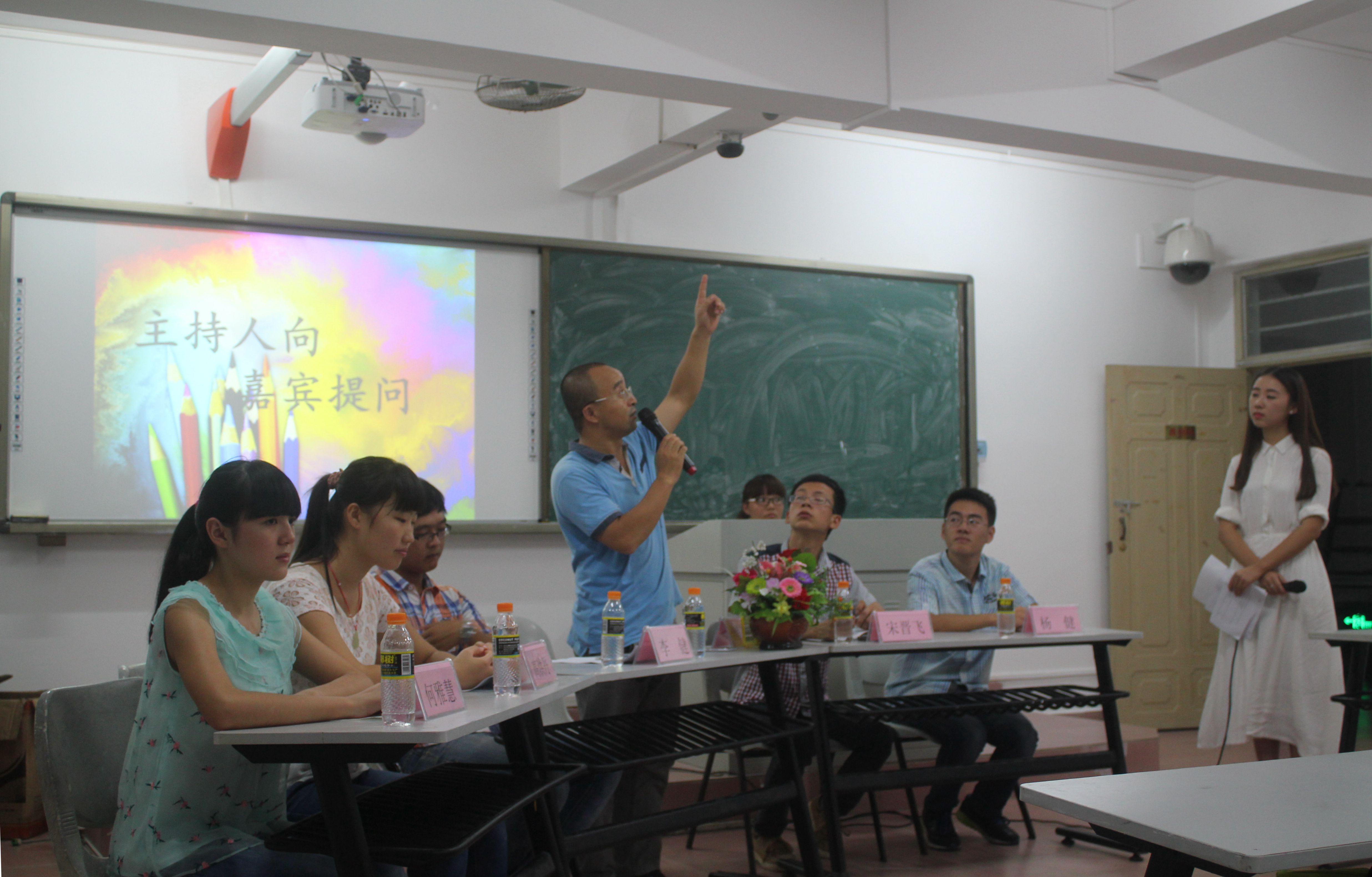 挑战自我 开拓创新 ――记初等教育学院“挑战杯”大学生创业座谈会