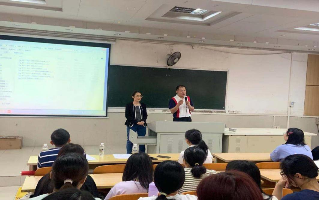 健康知识进校园 师生共庆妇女节 --记初等教育学院三八妇女节活动